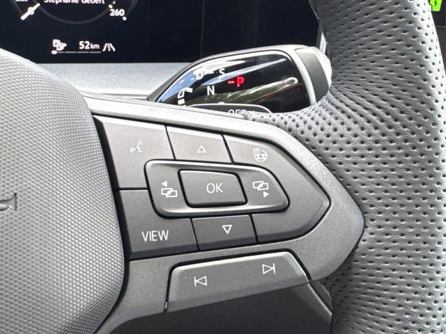 Volkswagen / Tayron / Grau / / / PLUG-IN+PANO+AHK+HuD+MATRIX+360 KAM+20ALU+ACC+eHK+BLACK STYLE