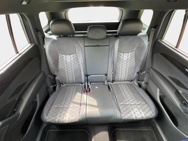 Volkswagen / Tayron / Grau / / / PLUG-IN+PANO+AHK+HuD+MATRIX+360 KAM+20ALU+ACC+eHK+BLACK STYLE