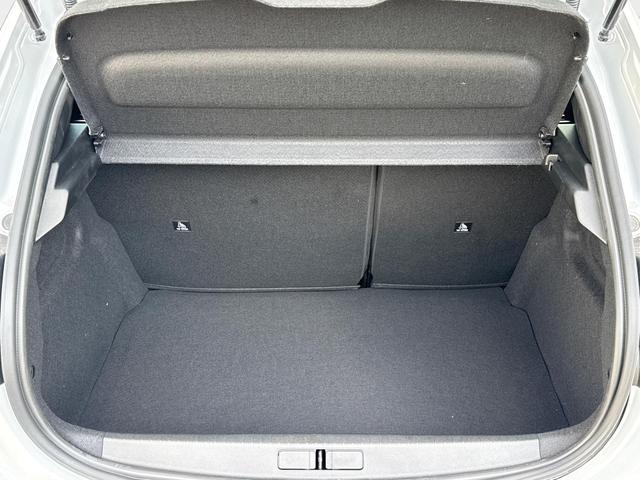 Peugeot / 208 / Wei&szlig; / / / MAN6+SHZ+LED+PDC+TEMPOMAT, Beispielbilder, ggf. teilweise mit Sonderausstattung