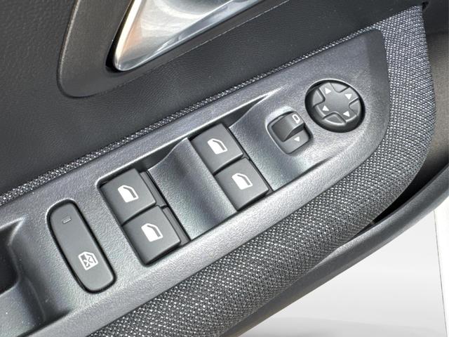 Peugeot / 208 / Wei&szlig; / / / MAN6+SHZ+LED+PDC+TEMPOMAT, Beispielbilder, ggf. teilweise mit Sonderausstattung