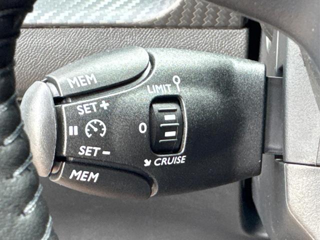 Peugeot / 208 / Wei&szlig; / / / MAN6+SHZ+LED+PDC+TEMPOMAT, Beispielbilder, ggf. teilweise mit Sonderausstattung
