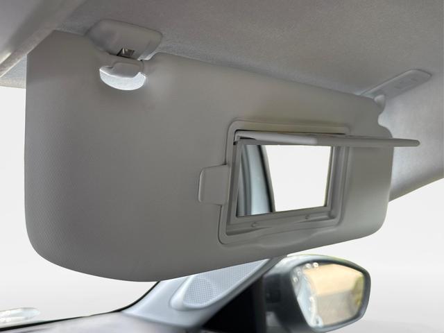 Peugeot / 208 / Wei&szlig; / / / MAN6+SHZ+LED+PDC+TEMPOMAT, Beispielbilder, ggf. teilweise mit Sonderausstattung