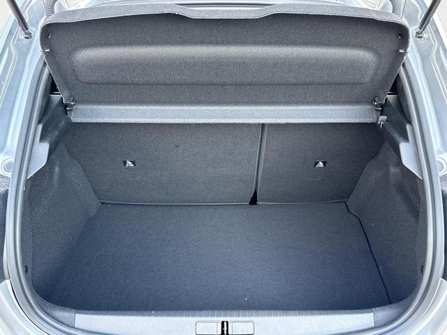 Peugeot / 208 / Grau / / / MAN6+KAMERA+NAVI+SHZ+LED+PDC+TEMPOMAT, Beispielbilder, ggf. teilweise mit Sonderausstattung