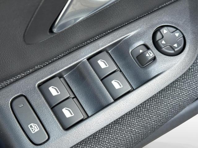 Peugeot / 208 / Grau / / / MAN6+KAMERA+NAVI+SHZ+LED+PDC+TEMPOMAT, Beispielbilder, ggf. teilweise mit Sonderausstattung