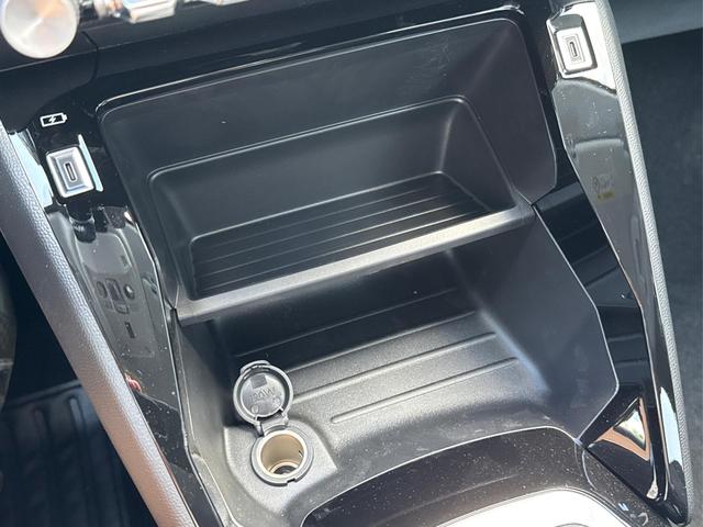 Peugeot / 208 / Grau / / / MAN6+KAMERA+NAVI+SHZ+LED+PDC+TEMPOMAT, Beispielbilder, ggf. teilweise mit Sonderausstattung
