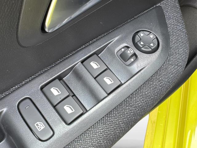 Peugeot / 208 / Gelb / / / MAN6+KAMERA+NAVI+SHZ+LED+PDC+TEMPOMAT, Beispielbilder, ggf. teilweise mit Sonderausstattung