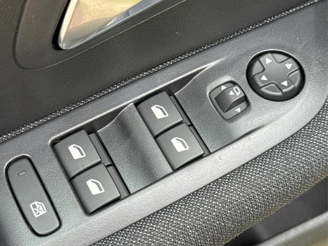 Peugeot / 208 / Gelb / / / MAN6+KAMERA+NAVI+SHZ+LED+PDC+TEMPOMAT, Beispielbilder, ggf. teilweise mit Sonderausstattung