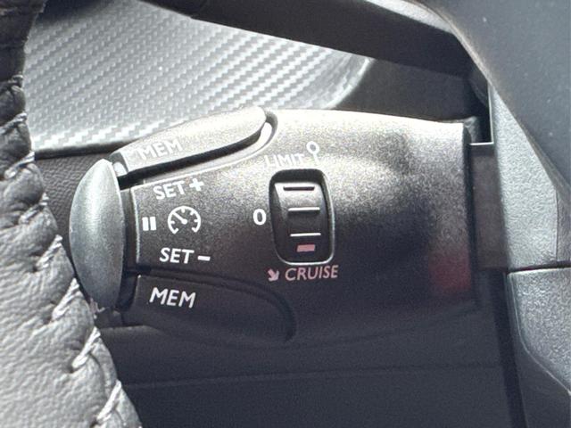Peugeot / 208 / Gelb / / / MAN6+KAMERA+NAVI+SHZ+LED+PDC+TEMPOMAT, Beispielbilder, ggf. teilweise mit Sonderausstattung