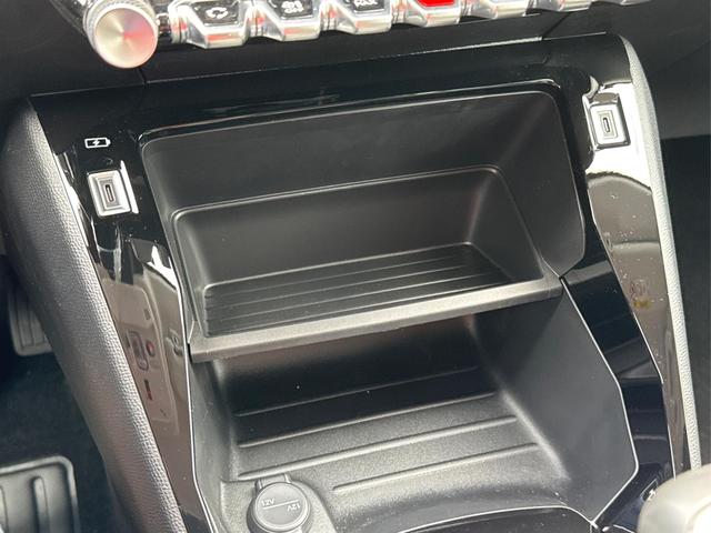 Peugeot / 208 / Gelb / / / MAN6+KAMERA+NAVI+SHZ+LED+PDC+TEMPOMAT, Beispielbilder, ggf. teilweise mit Sonderausstattung