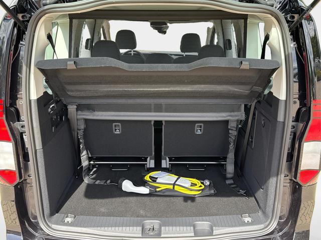 Volkswagen / Caddy Maxi / / / / Caddy Maxi +PDC v+h+KAMERA+SHZ+GJR+ACC+LANE ASSIST