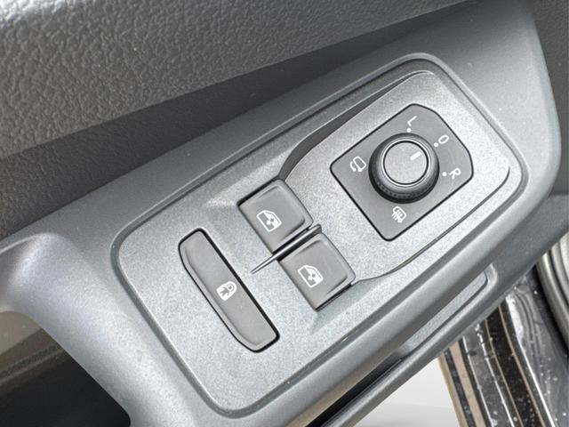 Volkswagen / Caddy Maxi / / / / Caddy Maxi +PDC v+h+KAMERA+SHZ+GJR+ACC+LANE ASSIST