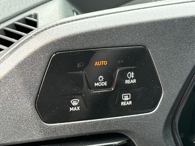 Volkswagen / Caddy Maxi / / / / Caddy Maxi +PDC v+h+KAMERA+SHZ+GJR+ACC+LANE ASSIST