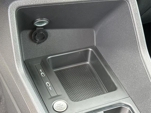 Volkswagen / Caddy Maxi / / / / Caddy Maxi +PDC v+h+KAMERA+SHZ+GJR+ACC+LANE ASSIST