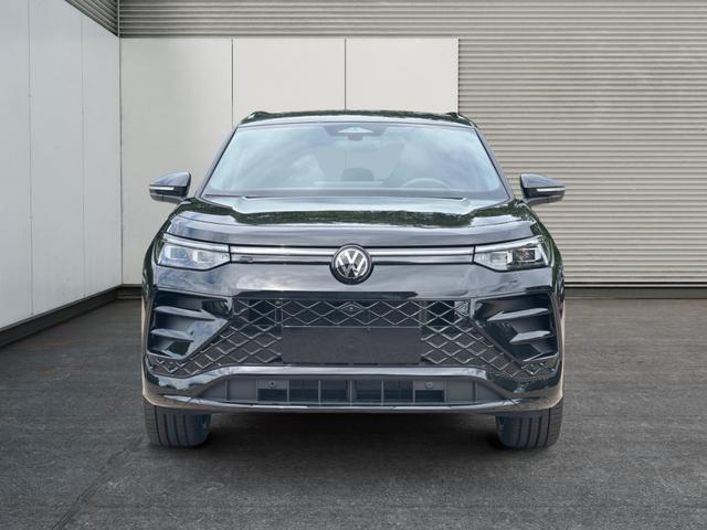 Volkswagen / Tayron / Schwarz / / / PLUG-IN+PANO+AHK+HuD+MATRIX+360 KAM+20ALU+ACC+eHK+BLACK STYLE, Beispielbilder, ggf. teilweise mit Sonderausstattung