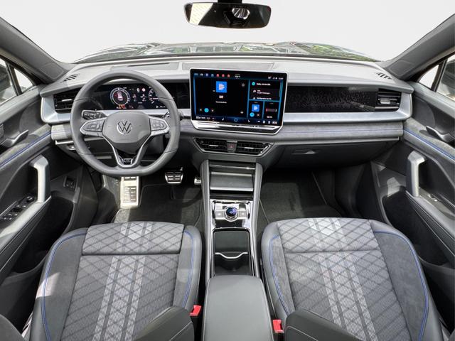 Volkswagen / Tayron / Schwarz / / / PLUG-IN+PANO+AHK+HuD+MATRIX+360 KAM+20ALU+ACC+eHK+BLACK STYLE, Beispielbilder, ggf. teilweise mit Sonderausstattung
