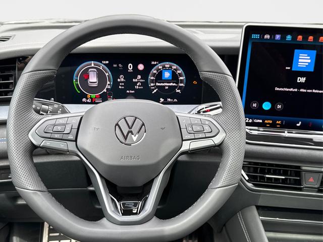 Volkswagen / Tayron / Schwarz / / / PLUG-IN+PANO+AHK+HuD+MATRIX+360 KAM+20ALU+ACC+eHK+BLACK STYLE, Beispielbilder, ggf. teilweise mit Sonderausstattung