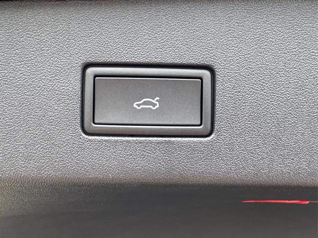 Volkswagen / Tayron / Schwarz / / / PLUG-IN+PANO+AHK+HuD+MATRIX+360 KAM+20ALU+ACC+eHK+BLACK STYLE, Beispielbilder, ggf. teilweise mit Sonderausstattung