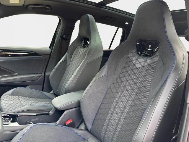 Volkswagen / Tayron / Schwarz / / / PLUG-IN+PANO+AHK+HuD+MATRIX+360 KAM+20ALU+ACC+eHK+BLACK STYLE, Beispielbilder, ggf. teilweise mit Sonderausstattung