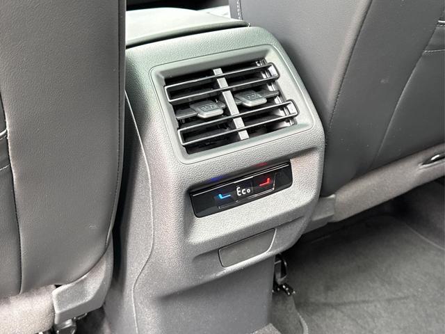 Volkswagen / Tayron / Schwarz / / / PLUG-IN+PANO+AHK+HuD+MATRIX+360 KAM+20ALU+ACC+eHK+BLACK STYLE, Beispielbilder, ggf. teilweise mit Sonderausstattung