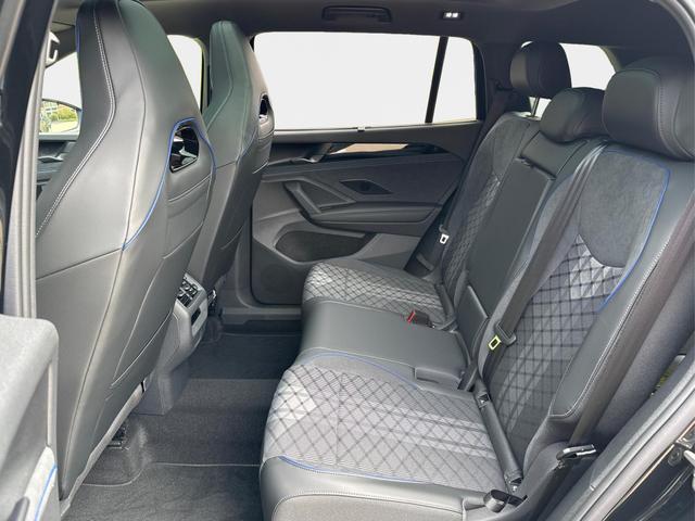 Volkswagen / Tayron / Schwarz / / / PLUG-IN+PANO+AHK+HuD+MATRIX+360 KAM+20ALU+ACC+eHK+BLACK STYLE, Beispielbilder, ggf. teilweise mit Sonderausstattung