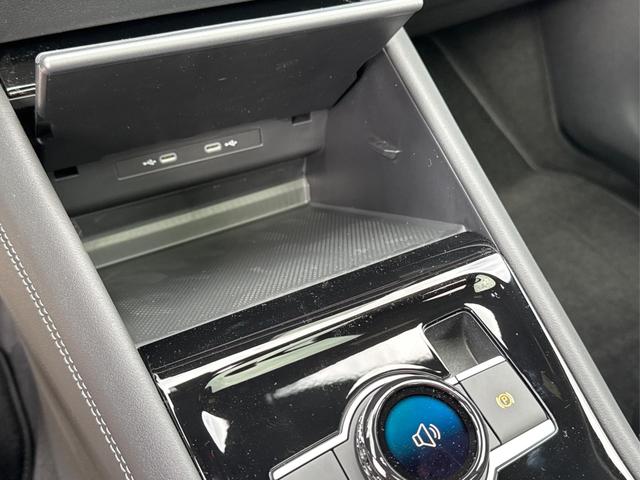 Volkswagen / Tayron / Schwarz / / / PLUG-IN+PANO+AHK+HuD+MATRIX+360 KAM+20ALU+ACC+eHK+BLACK STYLE, Beispielbilder, ggf. teilweise mit Sonderausstattung