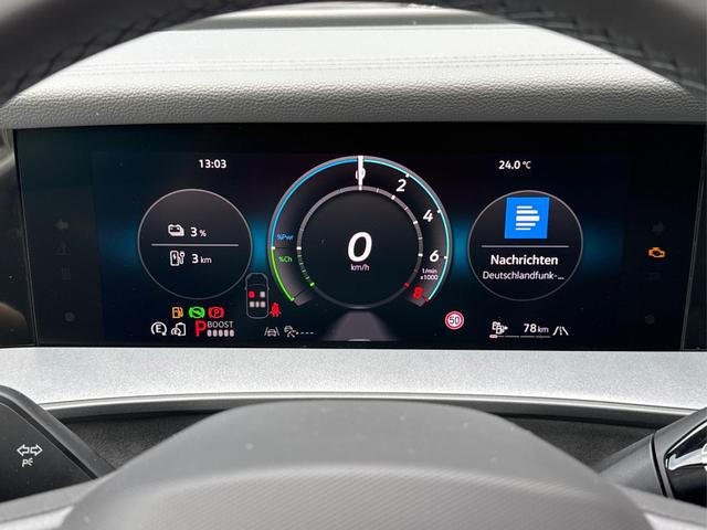 Volkswagen / Tayron / Schwarz / / / PLUG-IN+PANO+AHK+HuD+MATRIX+360 KAM+20ALU+ACC+eHK+BLACK STYLE, Beispielbilder, ggf. teilweise mit Sonderausstattung