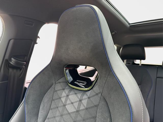 Volkswagen / Tayron / Schwarz / / / PLUG-IN+PANO+AHK+HuD+MATRIX+360 KAM+20ALU+ACC+eHK+BLACK STYLE, Beispielbilder, ggf. teilweise mit Sonderausstattung