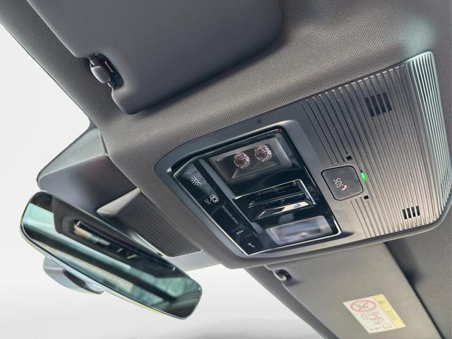 Volkswagen / Tayron / Schwarz / / / PLUG-IN+PANO+AHK+HuD+MATRIX+360 KAM+20ALU+ACC+eHK+BLACK STYLE, Beispielbilder, ggf. teilweise mit Sonderausstattung