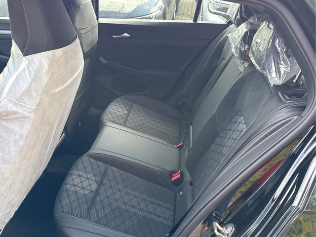 Volkswagen / Golf / Schwarz / / / LED-PLUS+ACC+SHZ+KEYLESS+KAMERA+18 ALU, Beispielbilder, ggf. teilweise mit Sonderausstattung