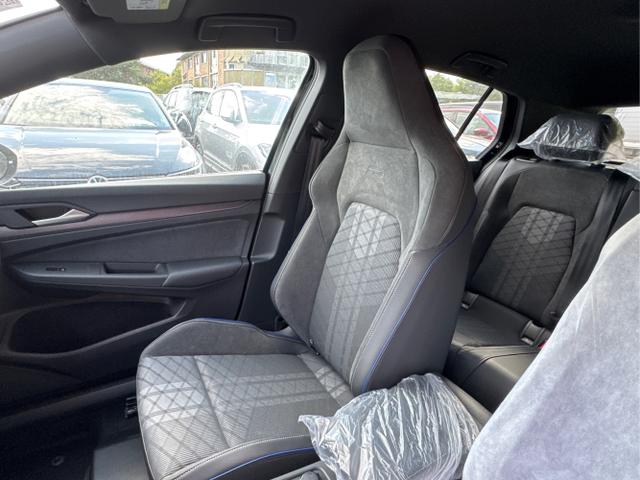 Volkswagen / Golf / Schwarz / / / LED-PLUS+ACC+SHZ+KEYLESS+KAMERA+18 ALU, Beispielbilder, ggf. teilweise mit Sonderausstattung