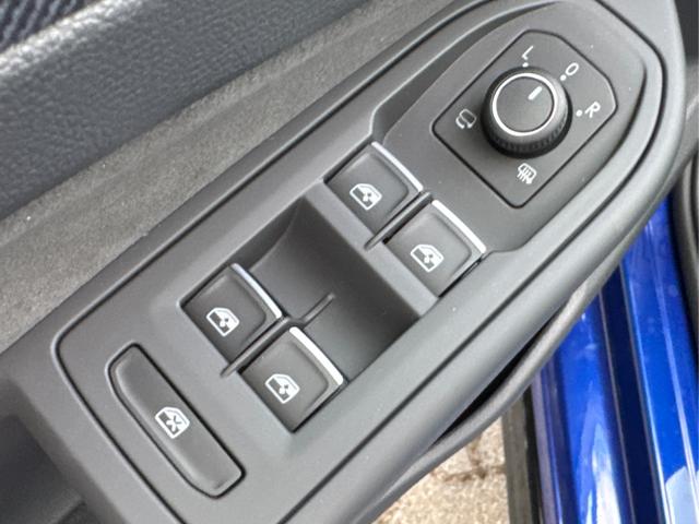 Volkswagen / Golf / Blau / / / PANO+LED-PLUS+ACC+SHZ+KEYLESS+KAMERA+18 ALU, Beispielbilder, ggf. teilweise mit Sonderausstattung