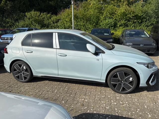Volkswagen / Golf / Blau / / / LED-PLUS+ACC+SHZ+KEYLESS+KAMERA+18 ALU, Beispielbilder, ggf. teilweise mit Sonderausstattung