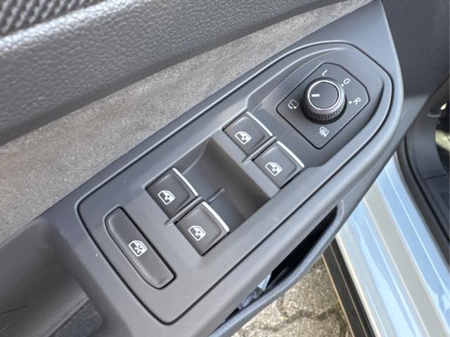 Volkswagen / Golf / Blau / / / LED-PLUS+ACC+SHZ+KEYLESS+KAMERA+18 ALU, Beispielbilder, ggf. teilweise mit Sonderausstattung