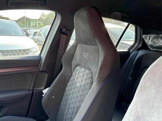 Volkswagen / Golf / Blau / / / LED-PLUS+ACC+SHZ+KEYLESS+KAMERA+18 ALU, Beispielbilder, ggf. teilweise mit Sonderausstattung