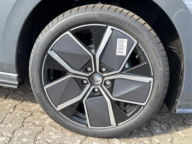 Volkswagen / Golf / Grau / / / LED-PLUS+ACC+SHZ+KEYLESS+KAMERA+18 ALU, Beispielbilder, ggf. teilweise mit Sonderausstattung
