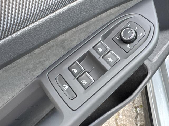 Volkswagen / Golf / Silber / / / LED-PLUS+ACC+SHZ+KEYLESS+KAMERA+18 ALU, Beispielbilder, ggf. teilweise mit Sonderausstattung
