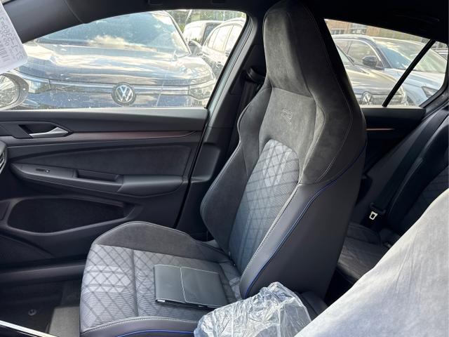 Volkswagen / Golf / Silber / / / LED-PLUS+ACC+SHZ+KEYLESS+KAMERA+18 ALU, Beispielbilder, ggf. teilweise mit Sonderausstattung