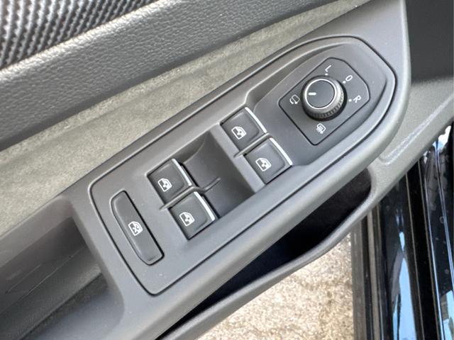 Volkswagen / Golf / Schwarz / / / LED-PLUS+ACC+SHZ+KEYLESS+KAMERA+18 ALU, Beispielbilder, ggf. teilweise mit Sonderausstattung