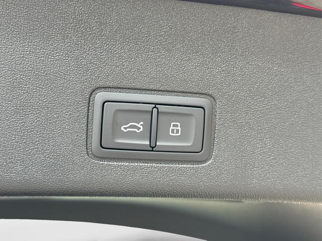 Audi / Q3 Sportback / / / / MJ 2026+NAVI+KAMERA+AHK+PANO+PDC+EL. HECKKL.+LED+18 LM