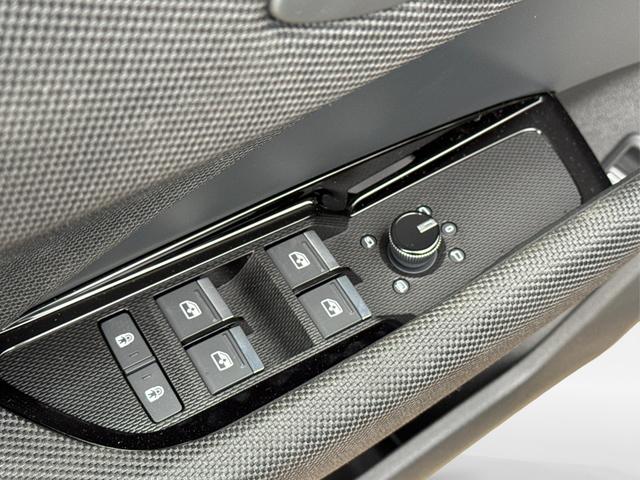 Audi / Q3 Sportback / / / / MJ 2026+NAVI+KAMERA+AHK+PANO+PDC+EL. HECKKL.+LED+18 LM