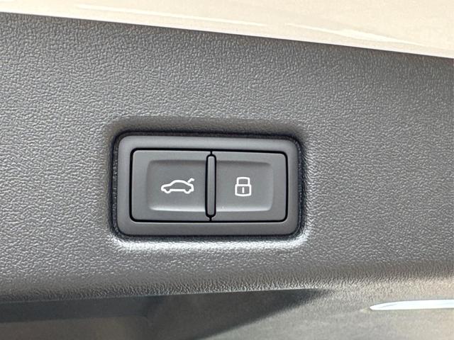 Audi / Q5 / Wei&szlig; / / / QUATTRO+NAVI+KAMERA+AHK+SHZ+PDC+ACC