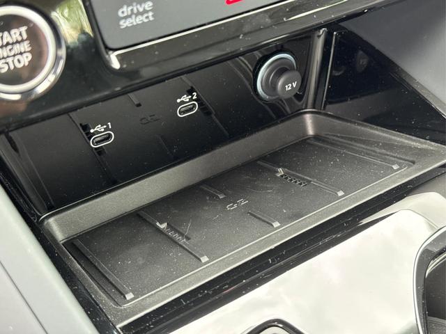 Audi / Q5 / Wei&szlig; / / / QUATTRO+NAVI+KAMERA+AHK+SHZ+PDC+ACC