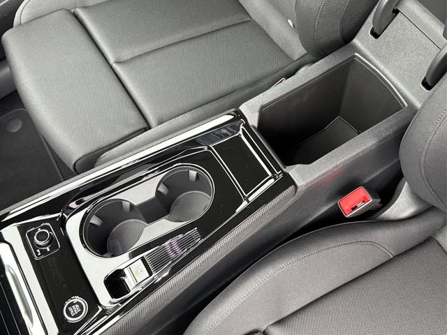 Audi / Q3 / Grau / / / KAMERA+NAVI+PDC+EL.HECKKL.+LED+17LM