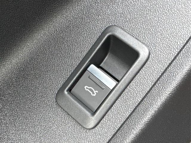 Audi / Q3 / Grau / / / KAMERA+NAVI+PDC+EL.HECKKL.+LED+17LM