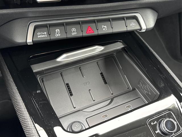 Audi / Q3 / Grau / / / KAMERA+NAVI+PDC+EL.HECKKL.+LED+17LM