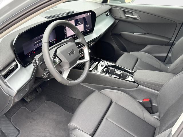 Audi / Q3 / Grau / / / KAMERA+NAVI+PDC+EL.HECKKL.+LED+17LM