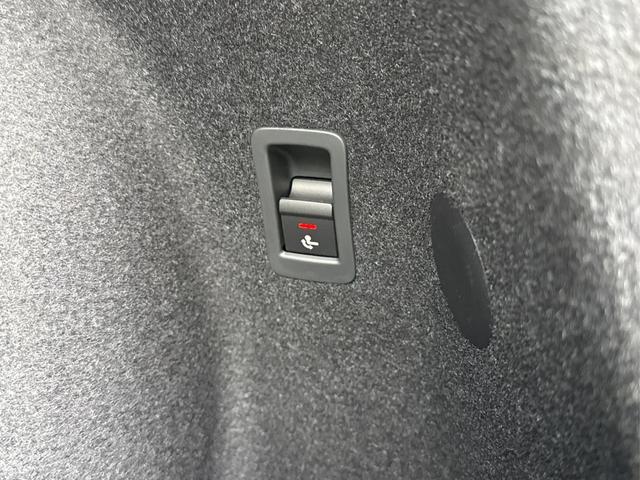Audi / Q3 / Grau / / / KAMERA+NAVI+PDC+EL.HECKKL.+LED+17LM