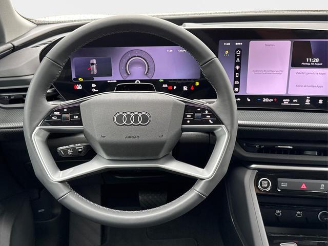 Audi / Q5 / Wei&szlig; / / / QUATTRO+AHK+NAVI+KAMERA+SHZ+PDC+ACC