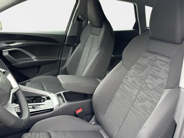 Audi / Q5 / Wei&szlig; / / / QUATTRO+AHK+NAVI+KAMERA+SHZ+PDC+ACC