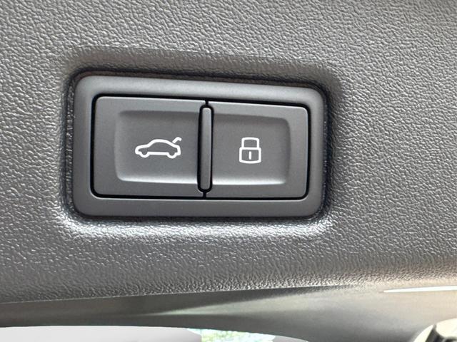 Audi / Q5 / Wei&szlig; / / / QUATTRO+AHK+NAVI+KAMERA+SHZ+PDC+ACC